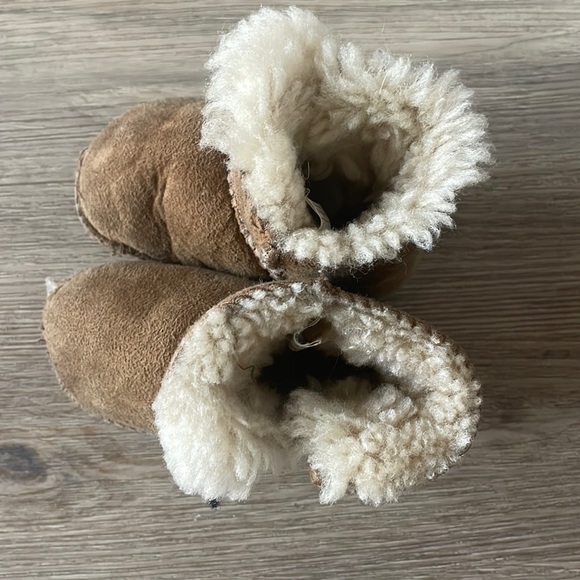 Infant Ugg’s. Small hole in left Ugg. - Picture 2 of 4